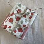 Marseille soap bars in cellophane, strawberry Ruusu ja manteli