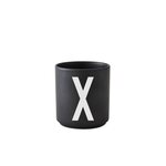 Design Letters Posliinimuki musta, valitse kirjain a-z X