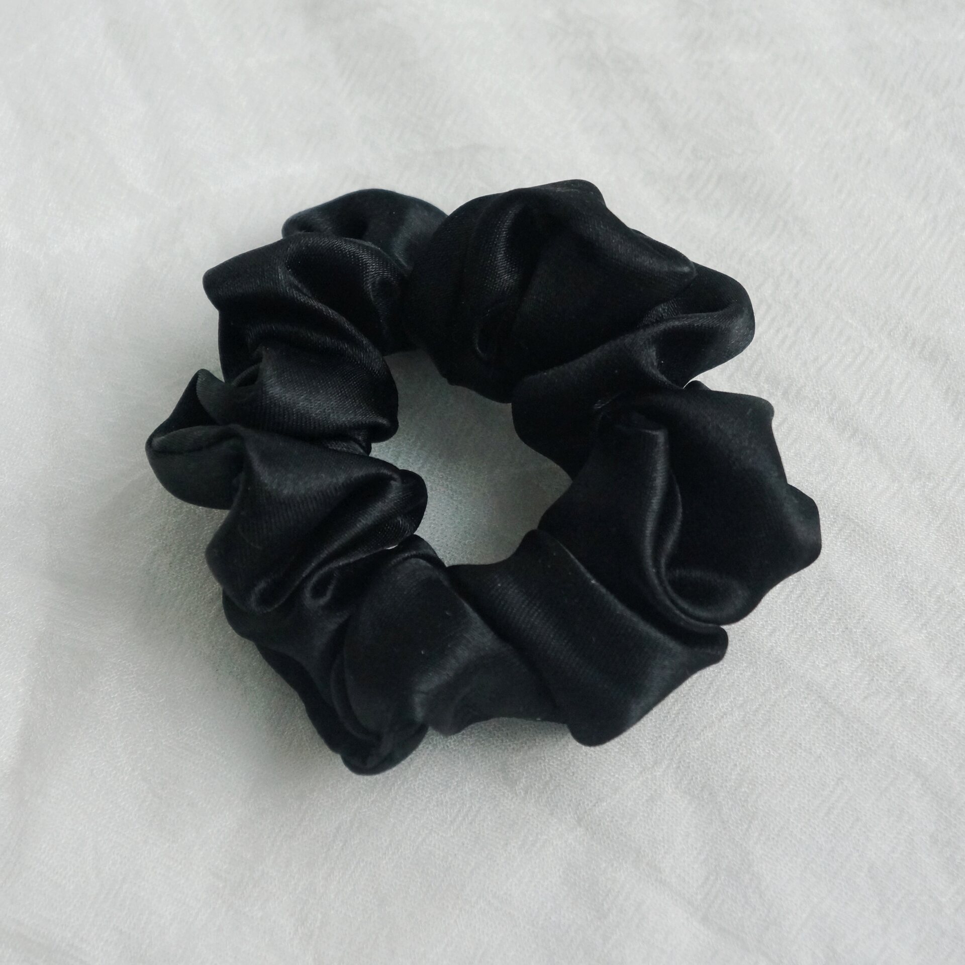 Rusettia klassinen donitsi, satiini VALITSE VÄRI Musta