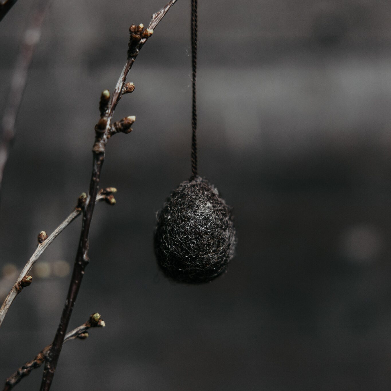 Storefactory Ullås huovutettu muna 2 x 3 cm - VALITSE VÄRI Tummanruskea