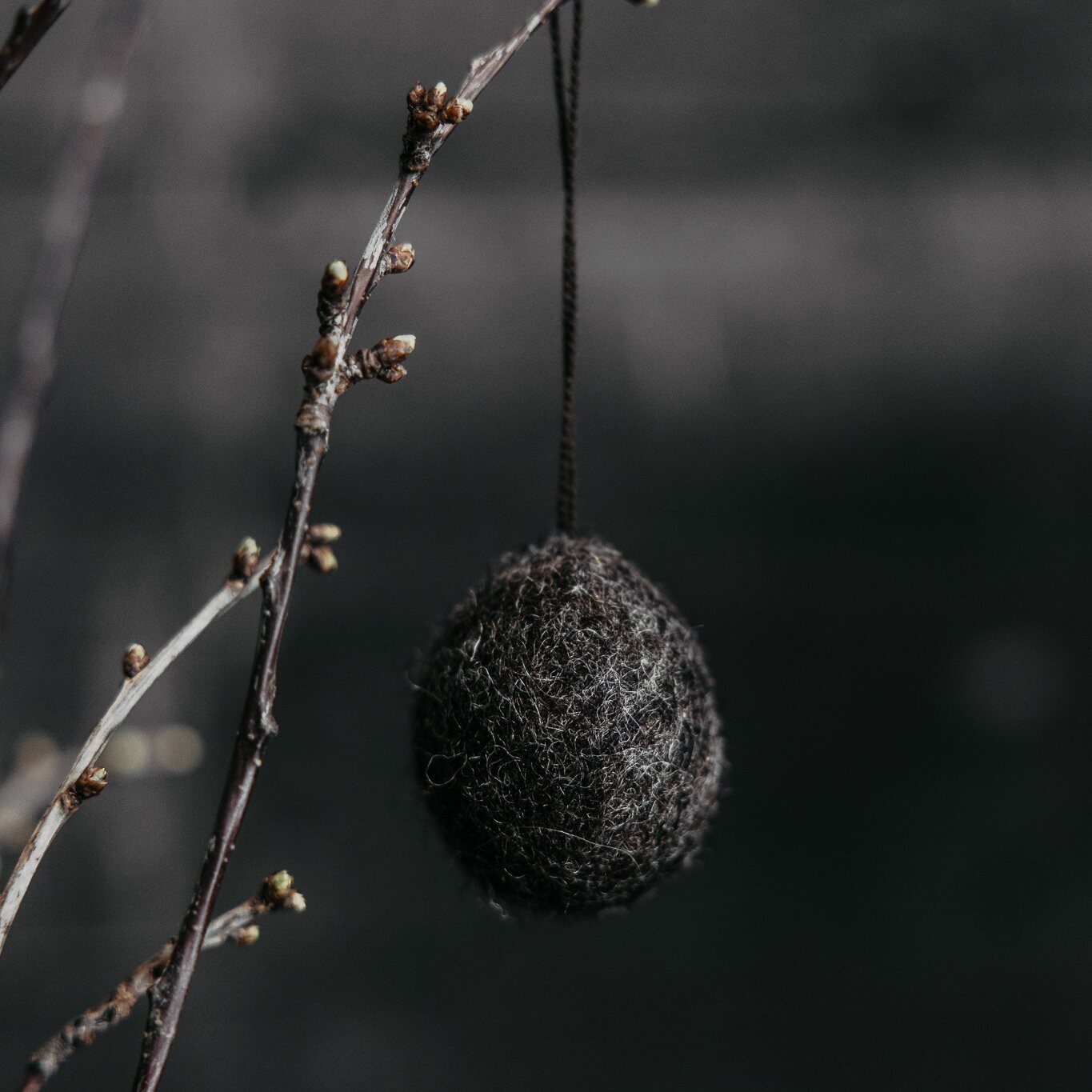Storefactory Ullås huovutettu muna 4 x 5 cm - VALITSE VÄRI Tummanruskea
