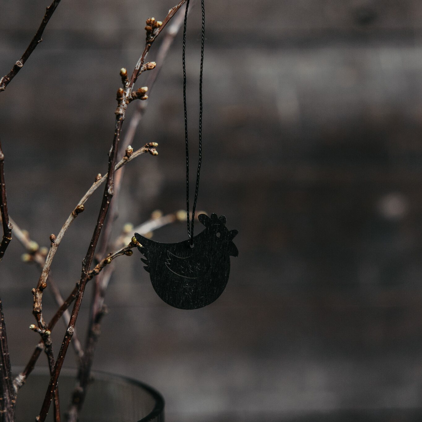 Storefactory Edith ripustettava pääsiäiskoriste 5 x 4 cm - VALITSE VÄRI Musta