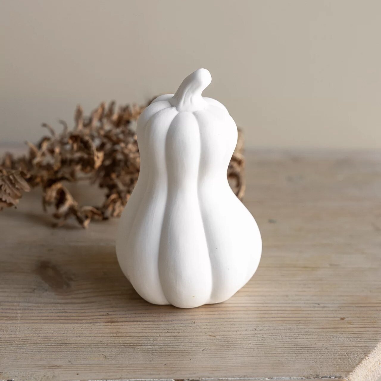 Storefactory Hovsvik kurpitsa 8 x 8 x 13 cm - VALITSE VÄRI Valkoinen