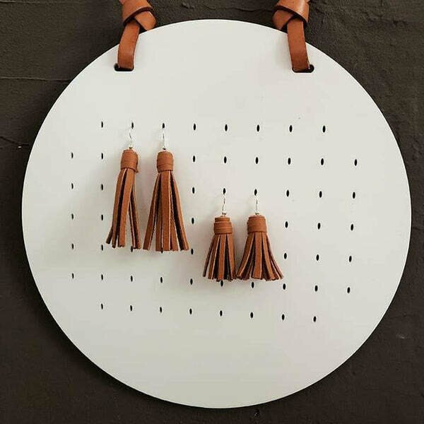 Fmam korvakorut tupsu M VALITSE VÄRI Ruskea