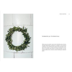 Cozy Publishing Green Christmas - kransseja ja kukka-asetelmia