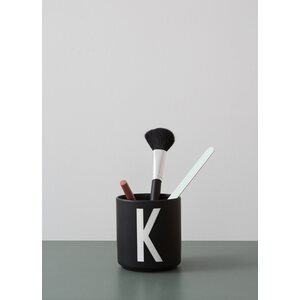 Design Letters Posliinimuki musta, valitse kirjain a-z
