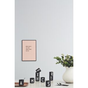 Design Letters Posliinimuki musta, valitse kirjain a-z