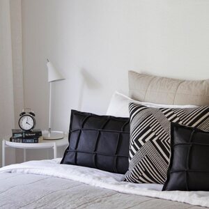Miiko Design Väre tyyny 60 x 37 cm, musta