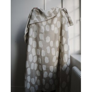 Fine Little Day Dots torkkupeitto 140 x 180 cm, hiekka/valkoinen
