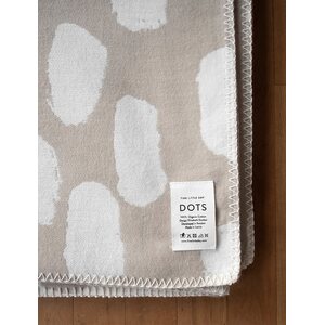 Fine Little Day Dots torkkupeitto 140 x 180 cm, hiekka/valkoinen