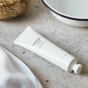 Meraki Calm Cedar jalkojen kuorintavoide 100 ml, Cosmos Organic