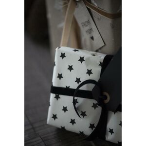 Ib Laursen Lahjapaperi 52,5 cm x 5 m, black stars