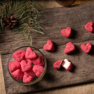 The Mallows Mallows hearts vaahtokarkit, vadelma ja valkosuklaa 90 g