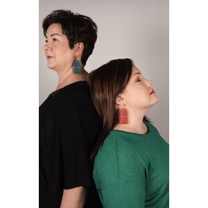 Littlebit Design Valkeala koukkukorvakorut, punainen