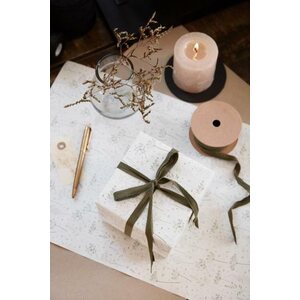 Ib Laursen Green grass and umbels gift wrapping paper 52,5 cm x 2 m
