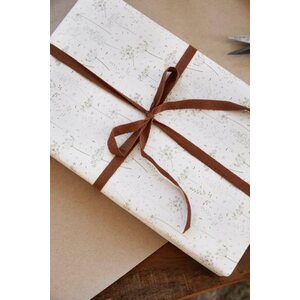 Ib Laursen Green grass and umbels gift wrapping paper 52,5 cm x 2 m