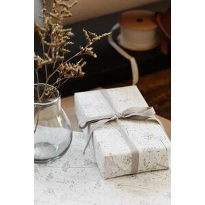 Ib Laursen Green grass and umbels gift wrapping paper 52,5 cm x 2 m