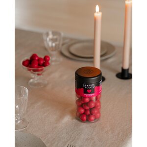 Lakrids By Bulow LOVE strawberries & cream suklaakuorrutteinen lakritsi 295 g, regular