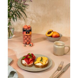 Lakrids By Bulow LOVE Peaches suklaakuorrutteinen lakritsi 295 g, regular