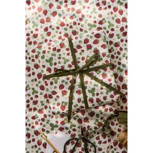 Ib Laursen Strawberries gift wrapping paper 52,5 cm x 2 m