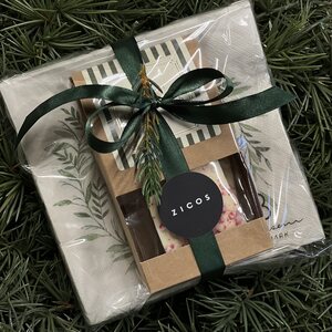 Lahjapakkaus valkosuklaa ja kranssiservetit