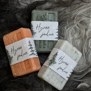 Valitsemasi marseillesaippua Hyvää joulua -tekstillä sellofaanissa