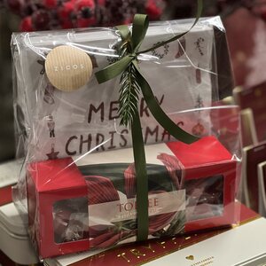 Lahjapakkaus piparminttutoffeet ja servetit