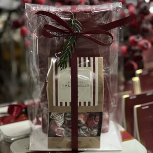 Lahjapakkaus Rox-karamellit ja Vintergran-servetit