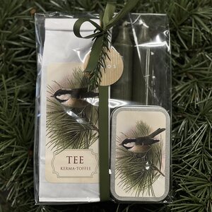 Lahjapakkaus tee ja pastillit kerma-toffee, talitiainen