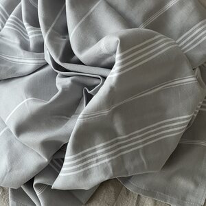 Lina Ranta hamam-kylpypyyhe SAUMATTU 100 x 180 cm, vaaleanharmaa