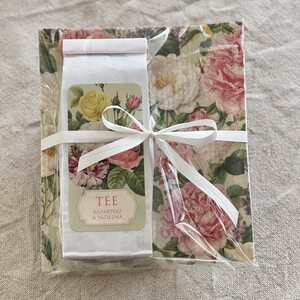 Sköna Ting lahjapakkaus tee ja pioni/ruusu tiskirätti