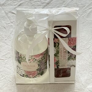 Sköna Ting lahjapakkaus toffee ja saippua (pionit ja ruusut)