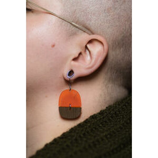 Littlebit Design roikkuvat Vejle -koukkukorvakorut 58 mm, savutammi/oranssi akryyli