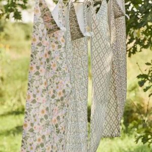 Kitchen towels and pot holders/oven gloves